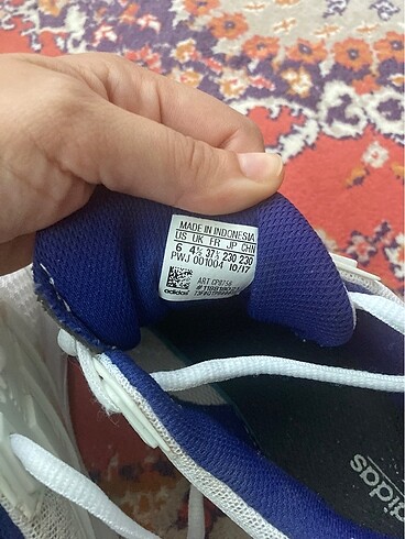 37 Beden beyaz Renk Adidas ayakkabı