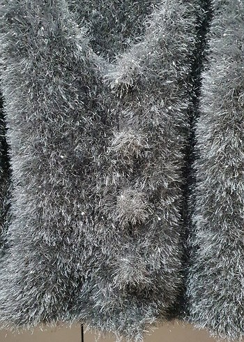 Gri Tüylü Uzun Kollu V Yaka Kazak - Görsel 2