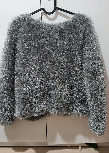 Gri Tüylü Uzun Kollu V Yaka Kazak - Görsel 3