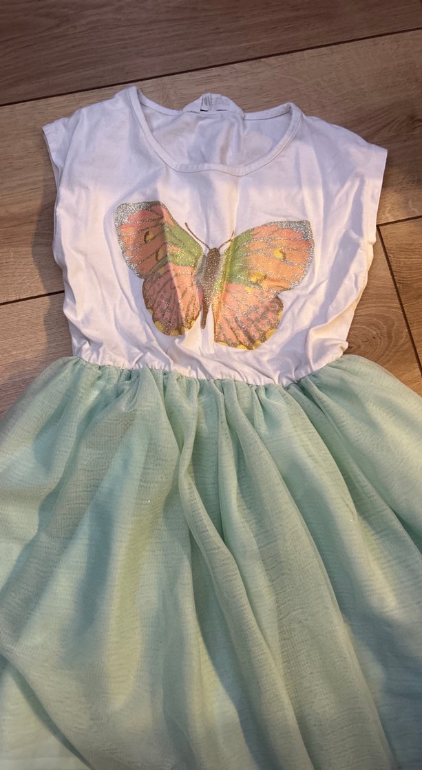 Kelebek desenli elbise - Görsel 2