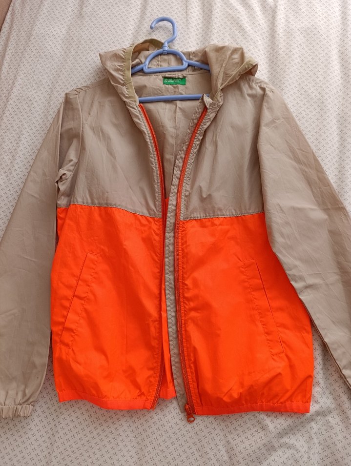 Benetton Kapüşonlu Yağmurluk - Görsel 5