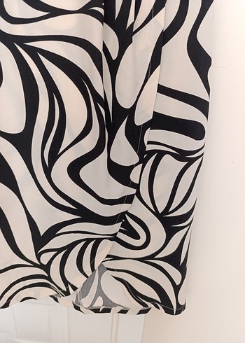 Zebra Desenli V Yaka Midi Elbise - Görsel 4