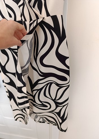 Zebra Desenli V Yaka Midi Elbise - Görsel 5