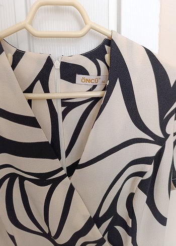 Zebra Desenli V Yaka Midi Elbise - Görsel 2