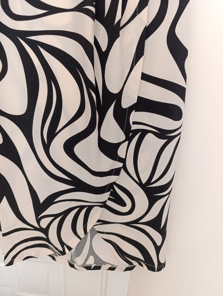 Zebra Desenli V Yaka Midi Elbise - Görsel 4