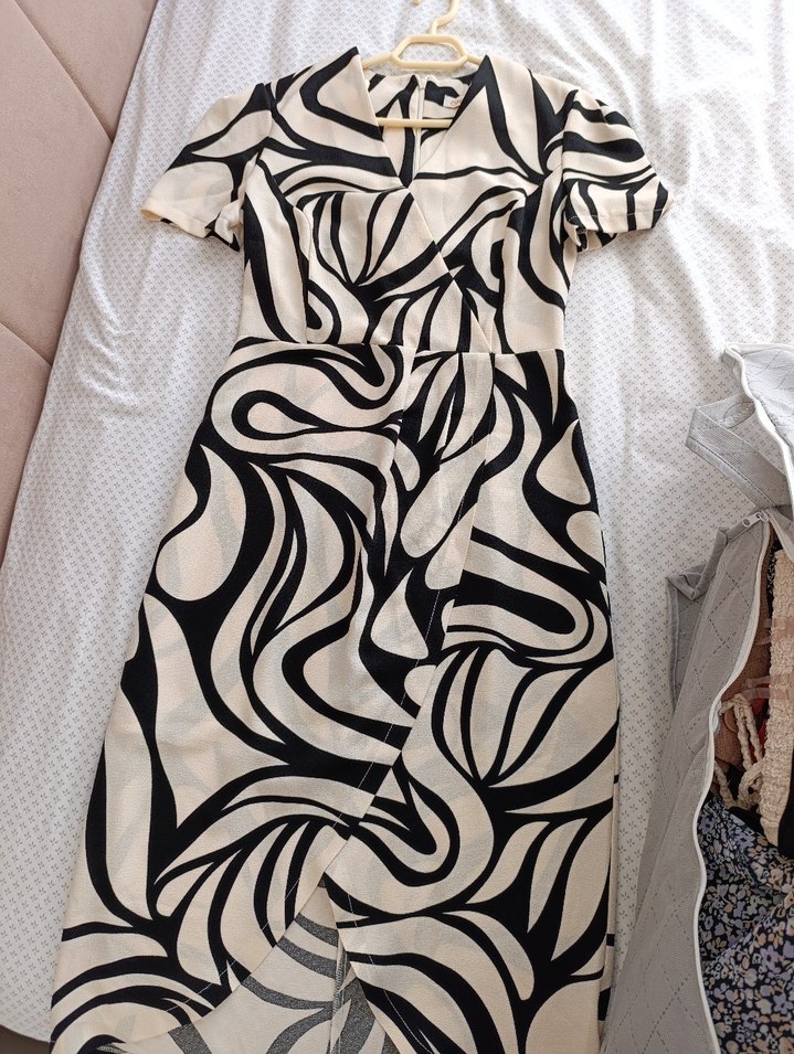 Zebra Desenli V Yaka Midi Elbise - Görsel 3