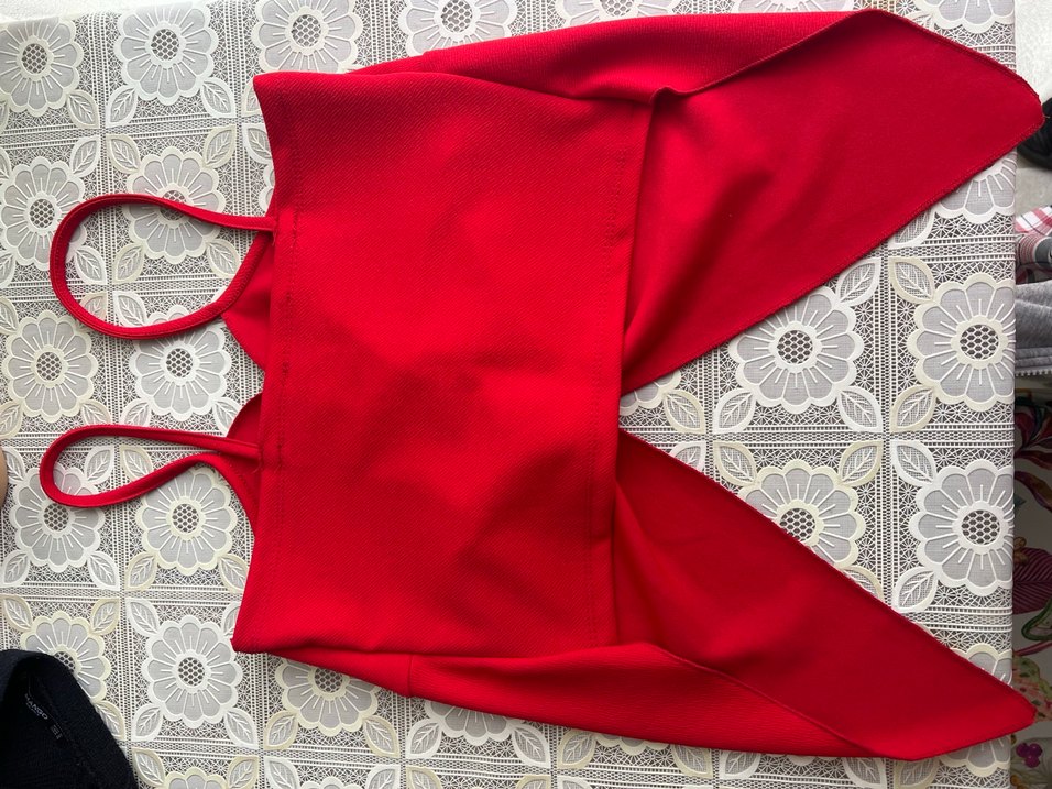 Kırmızı Askılı Dekolte Bluz - Görsel 2