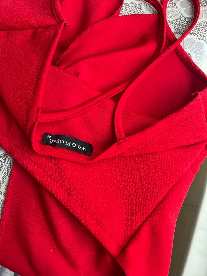 Kırmızı Askılı Dekolte Bluz - Görsel 3