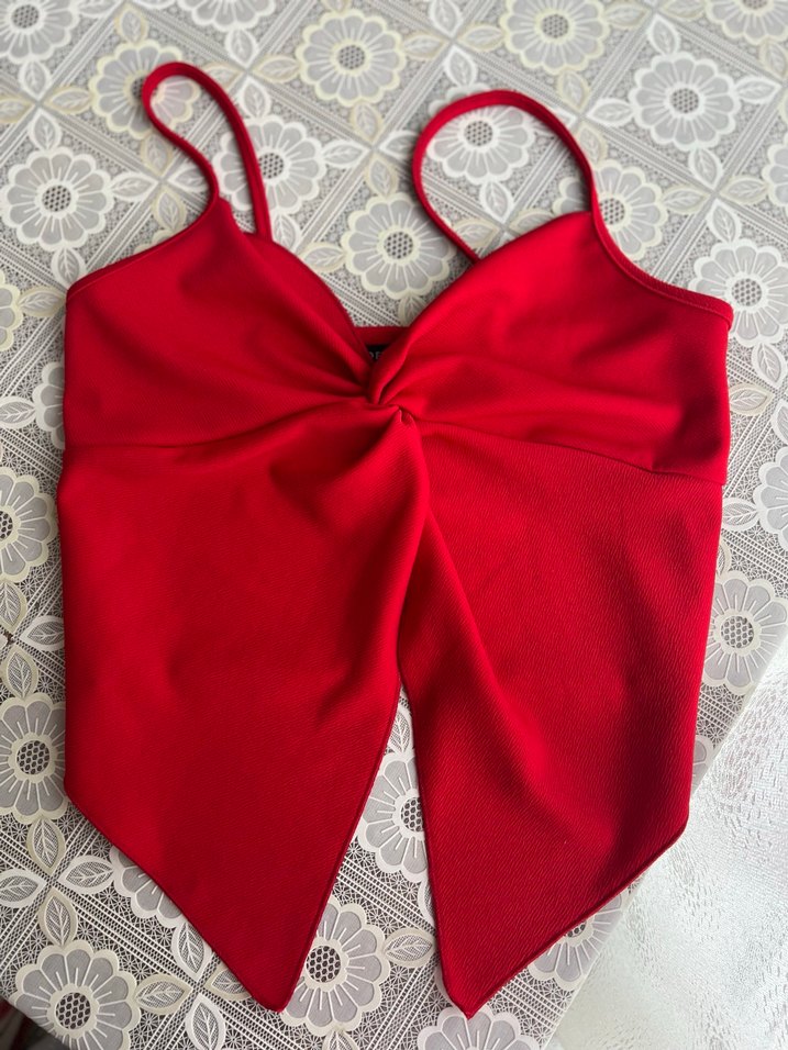 Kırmızı Askılı Dekolte Bluz - Görsel 4