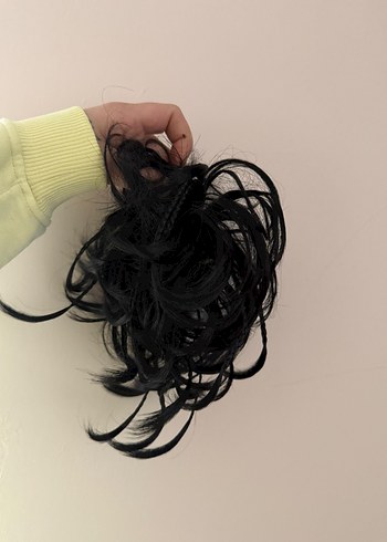 Bayan saçına birebir uyum sağlayan dönüş tür sarma topuz saç. - Görsel 2