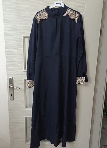 Güpür detaylı lacivert elbise - Görsel 3