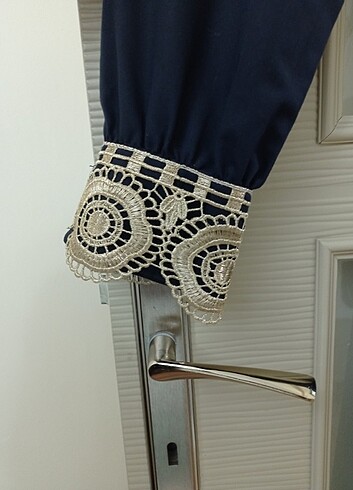 Güpür detaylı lacivert elbise - Görsel 6