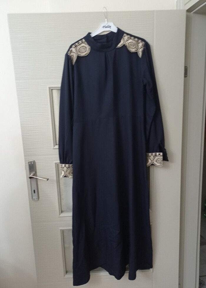 Güpür detaylı lacivert elbise  - Görsel 2