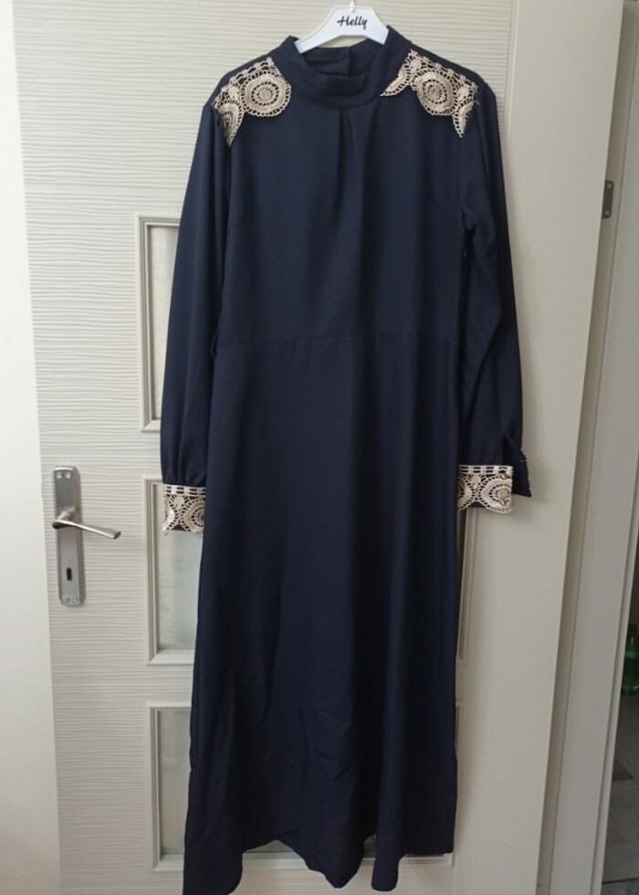 Güpür detaylı lacivert elbise  - Görsel 3