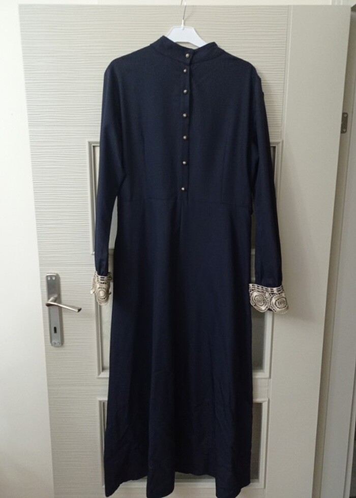 Güpür detaylı lacivert elbise  - Görsel 5