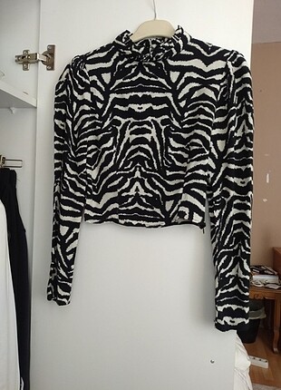 bershka zebra desenli bluz