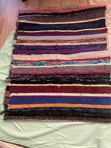 Çaput kilim tezgahta solundu