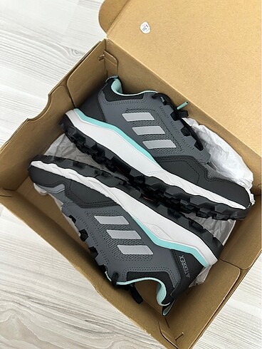 Sıfır adidas ayakkabı