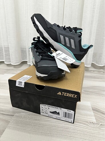 38 Beden Sıfır adidas ayakkabı