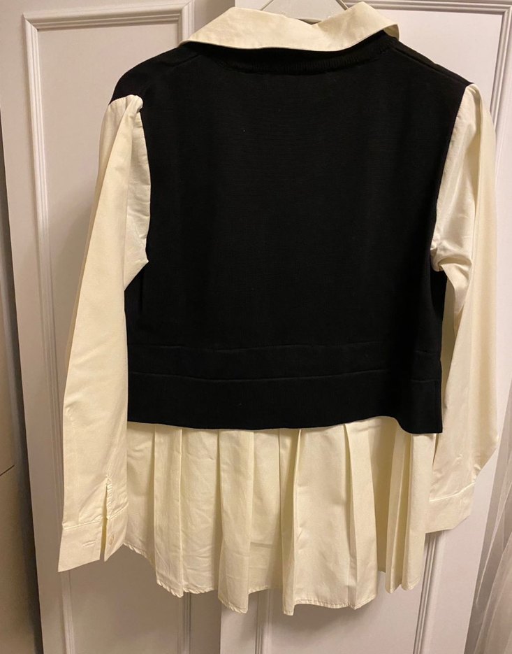 Pamuklu Beyaz Gömlek Siyah Süveter Detaylı - Görsel 2