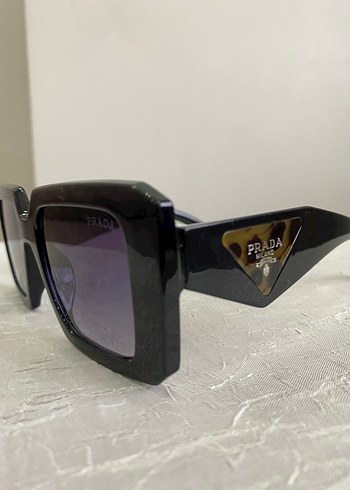 Prada Siyah Şeffaf Kadın Güneş Gözlüğü - Görsel 3
