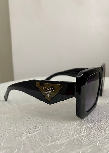 Prada Siyah Şeffaf Kadın Güneş Gözlüğü - Görsel 2