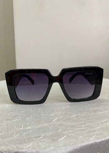 Prada Siyah Şeffaf Kadın Güneş Gözlüğü - Görsel 4
