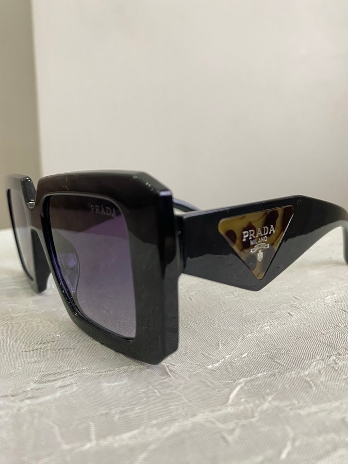 Prada Siyah Şeffaf Kadın Güneş Gözlüğü - Görsel 3