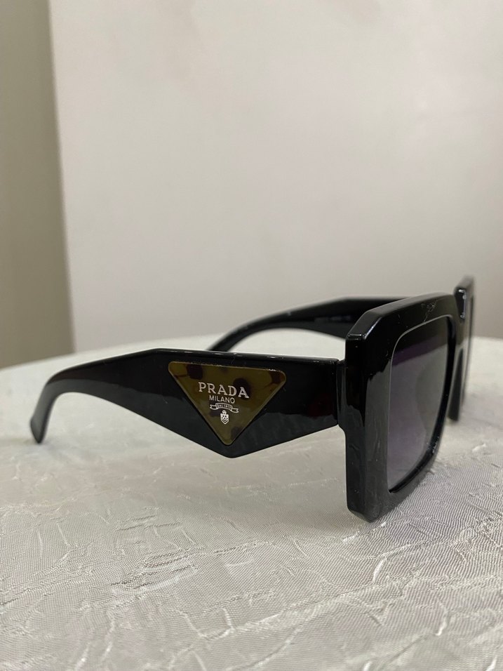 Prada Siyah Şeffaf Kadın Güneş Gözlüğü - Görsel 2