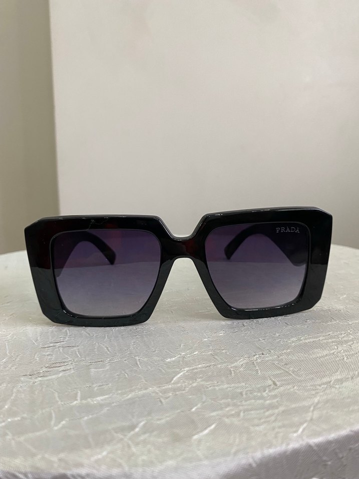 Prada Siyah Şeffaf Kadın Güneş Gözlüğü - Görsel 4