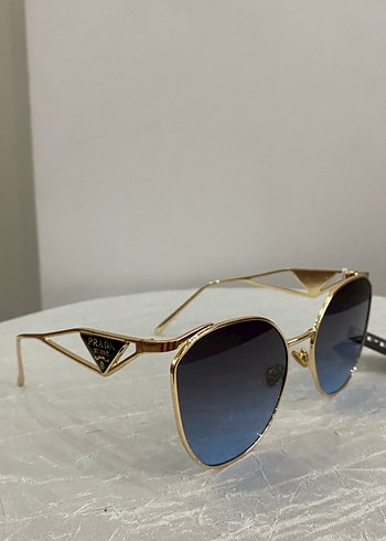 Parlak Prada Kadın Güneş Gözlüğü - Görsel 2