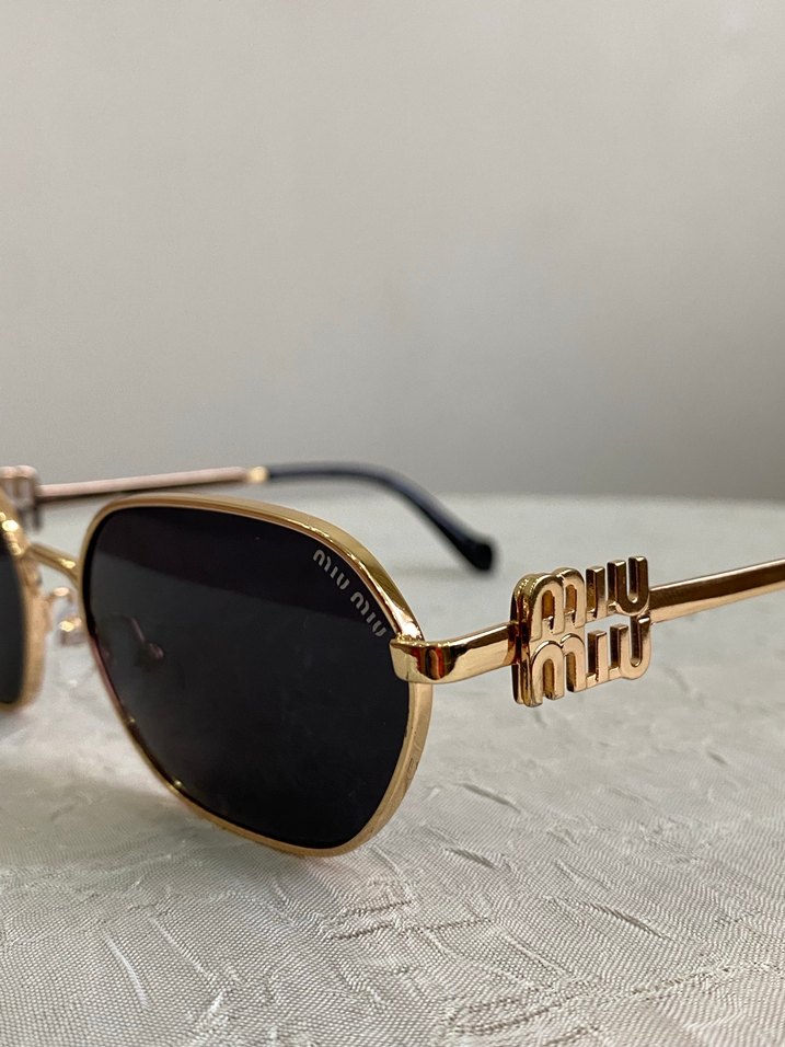 Miu Miu Modern Klasik Kadın Güneş Gözlüğü - Görsel 3