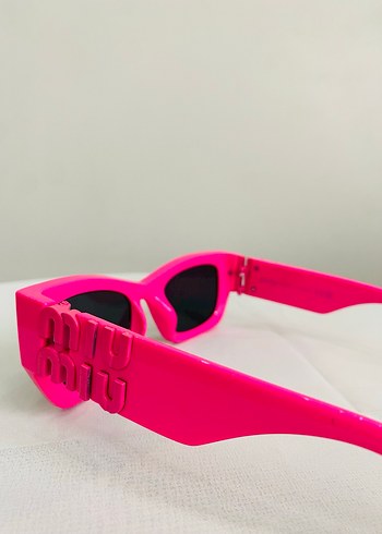 Parlak Pembe Miu Miu Kadın Güneş Gözlüğü - Görsel 4