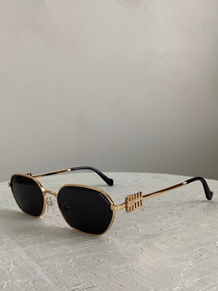 Parlak Altın Kadın Gözlüğü - Miu Miu - Görsel 2