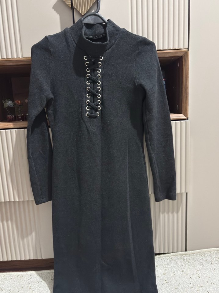 Uzun Kollu Zincir Detaylı Gri Uzun Elbise - Görsel 2