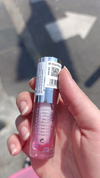 Beden beyaz Renk Essence lip oil