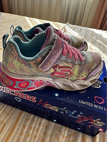 27 Beden Skechers ışıklı kız ayakkabısı
