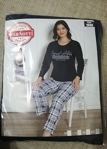 Paketi hiç açılmamış pijama takımı 