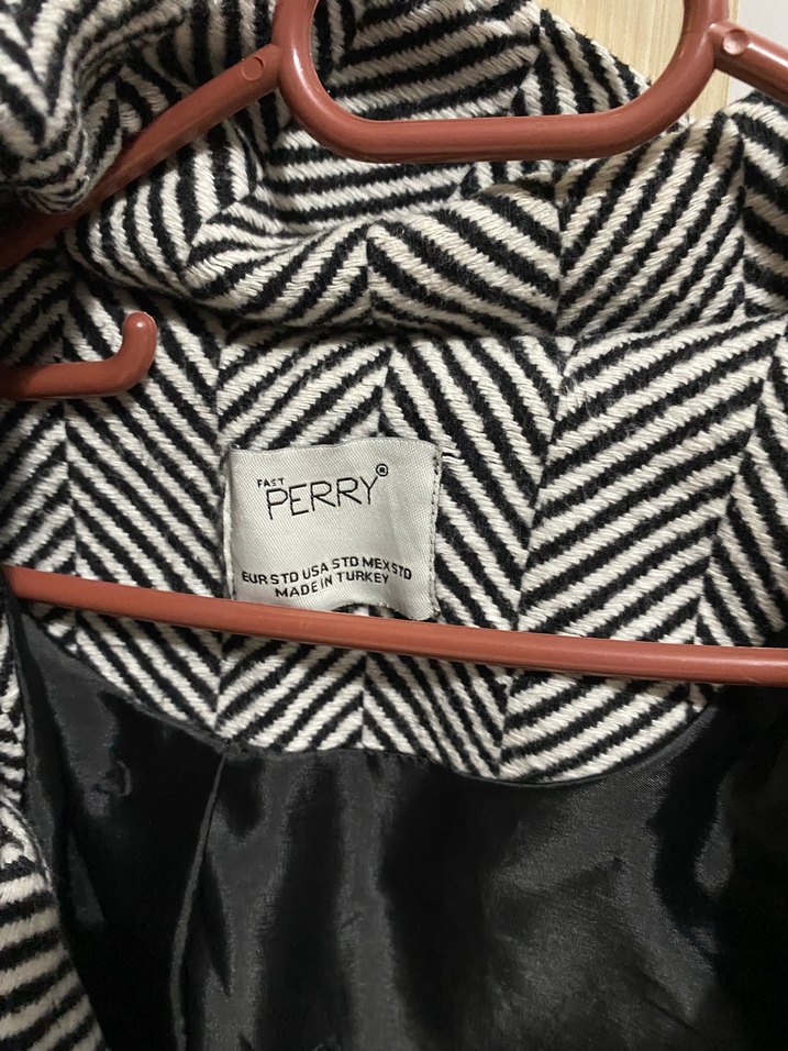 Desenli Siyah Beyaz Kaban - Görsel 2