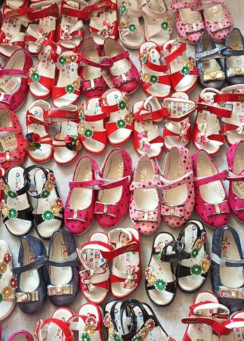 Renkli Nakışlı Tokalı Kız Çocuk Sandaletleri - Görsel 2