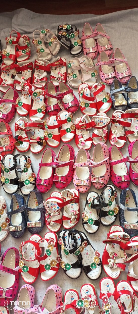 Renkli Nakışlı Tokalı Kız Çocuk Sandaletleri - Görsel 2