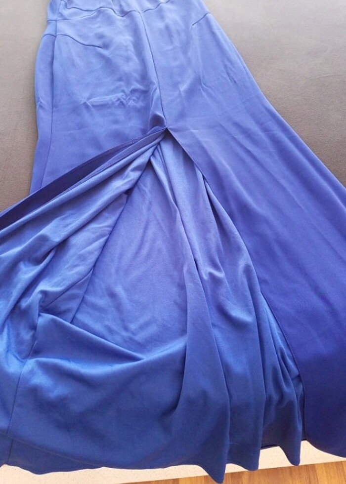 Çok şık gece elbisesi - Görsel 3