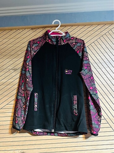 LC Waikiki 7-8 yaş spor ince üst fermuarlıdır