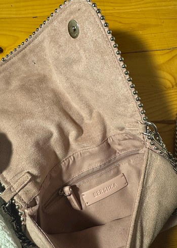 Zincir Detaylı Bej Süet Kadın Çanta - Görsel 2