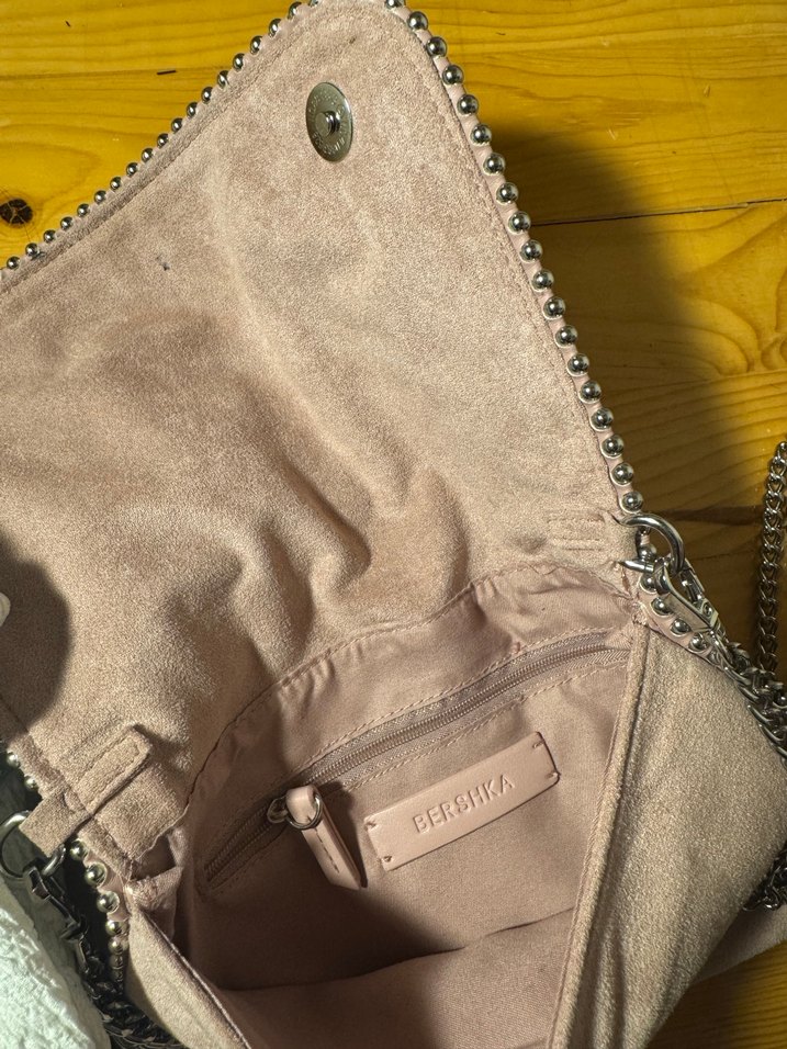 Zincir Detaylı Bej Süet Kadın Çanta - Görsel 2