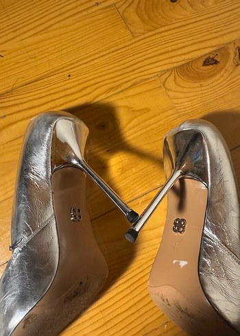 Gri Parlak Yılan Desenli Metal Stiletto - Görsel 4