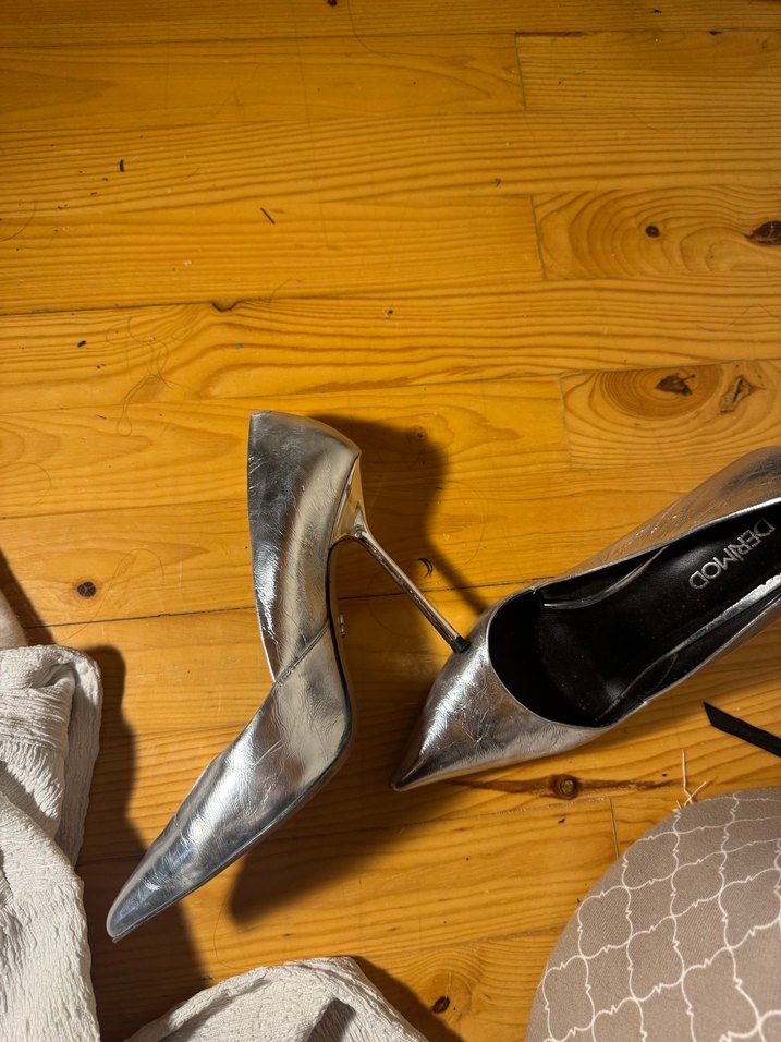 Gri Parlak Yılan Desenli Metal Stiletto - Görsel 5