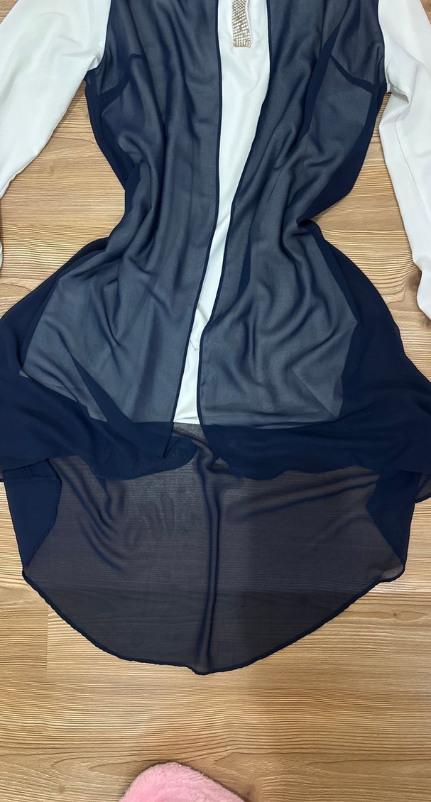 Zincir Detaylı Beyaz Uzun Kollu V Yaka Tunik - Görsel 3