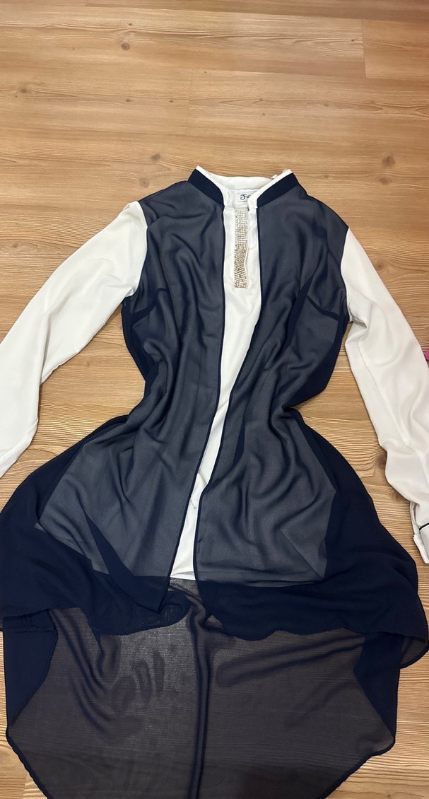 Zincir Detaylı Beyaz Uzun Kollu V Yaka Tunik - Görsel 2