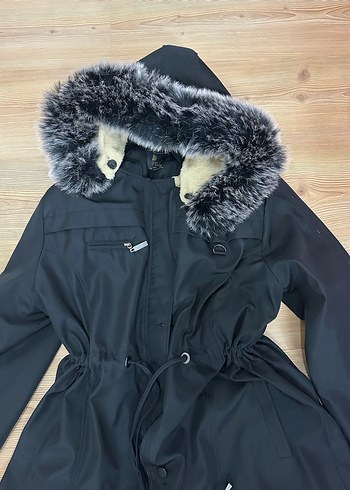 Siyah Uzun Kadın Kışlık Kürklü Mont - Görsel 2